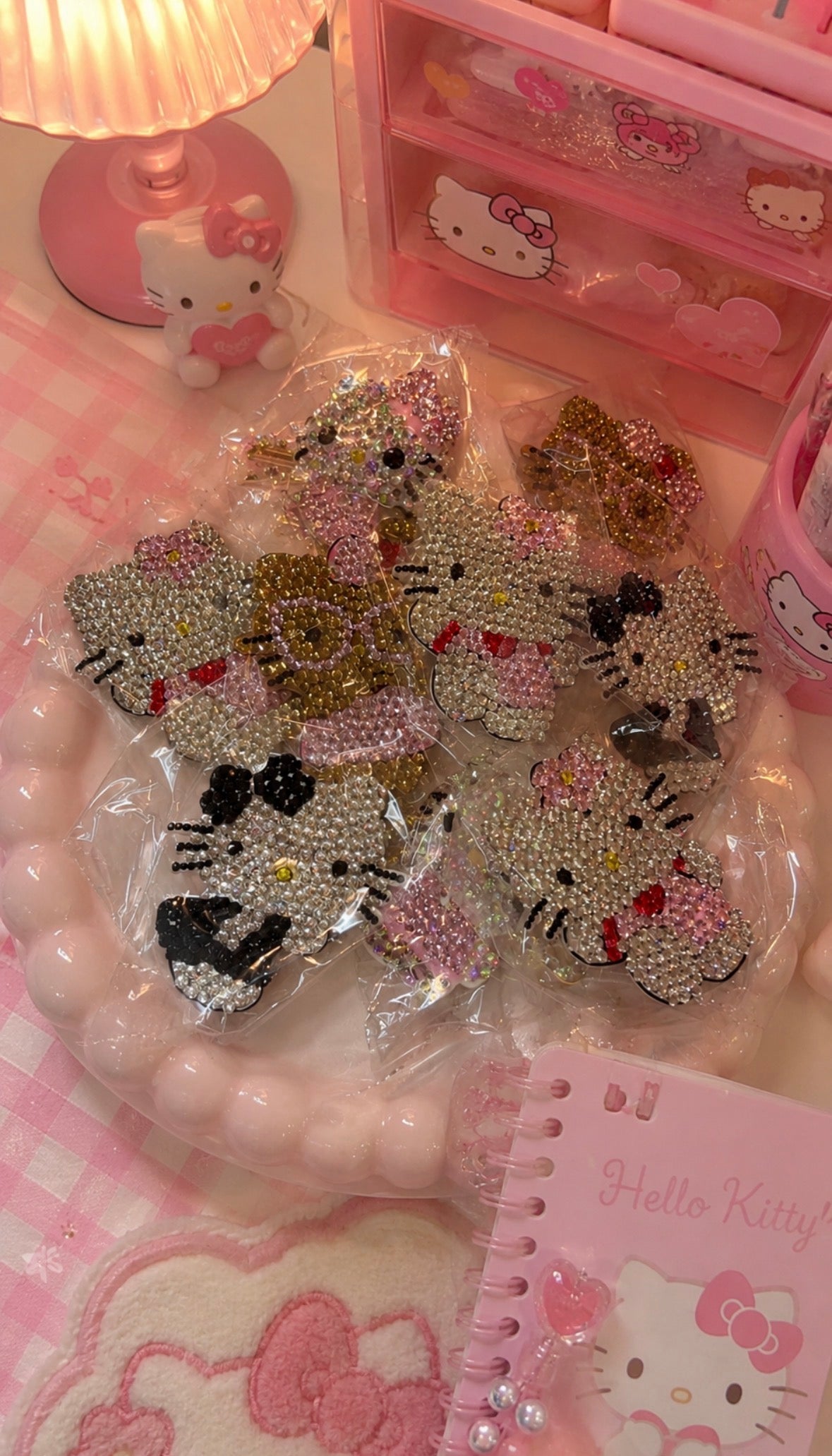 hello kitty hairclips/collectables